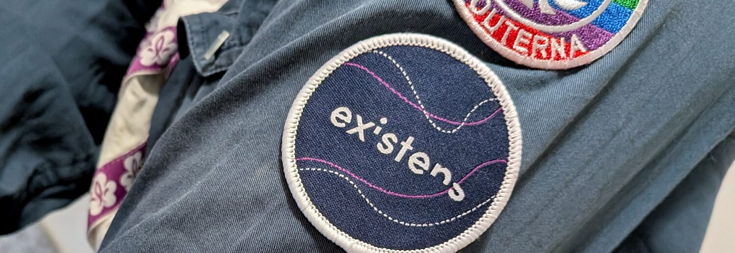 existensmärke på scoutskjorta